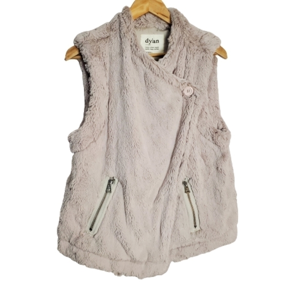 Dylan by True Grit Vest Size Medium Faux Fur Cross Over Beige Soft Sleeveless - Picture 1 of 11